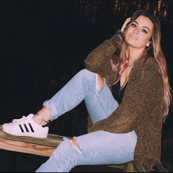 About Me 🌟 - Picture 2 of 4